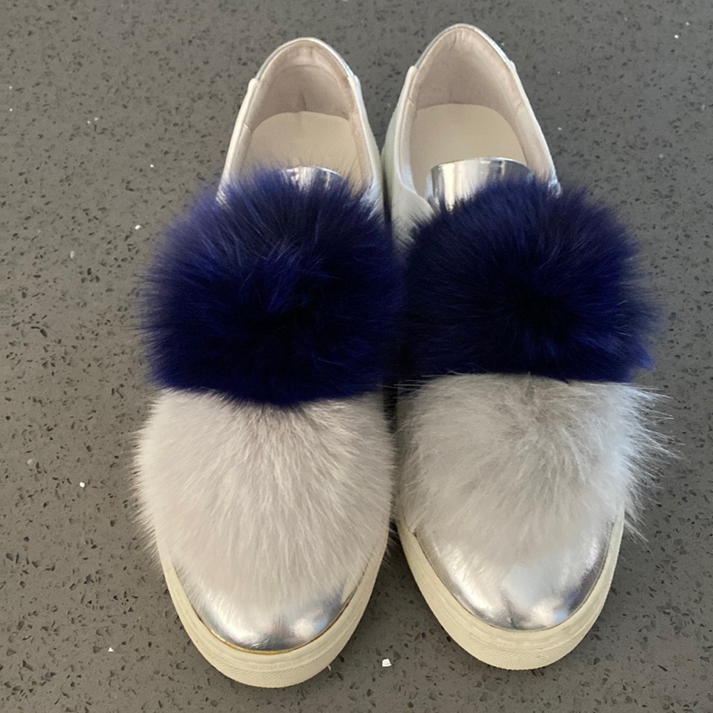 Leather tennis shoes